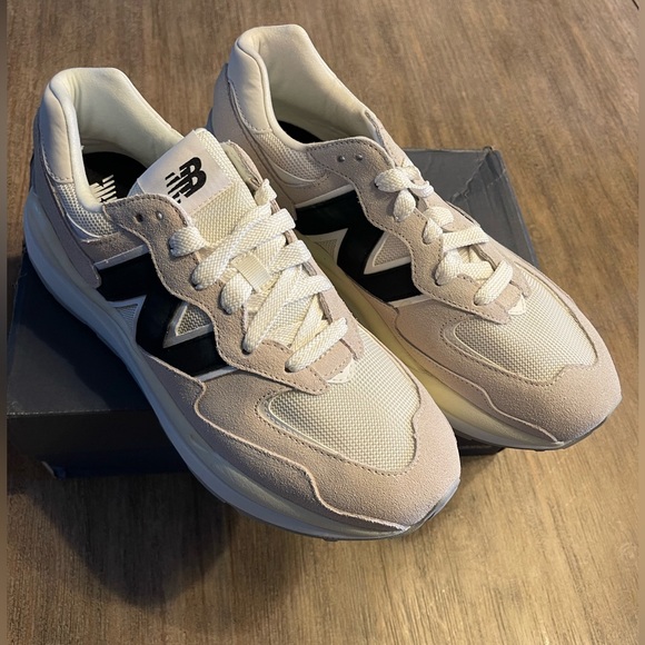 New Balance Cream and Black Sneakers - Picture 4 of 8